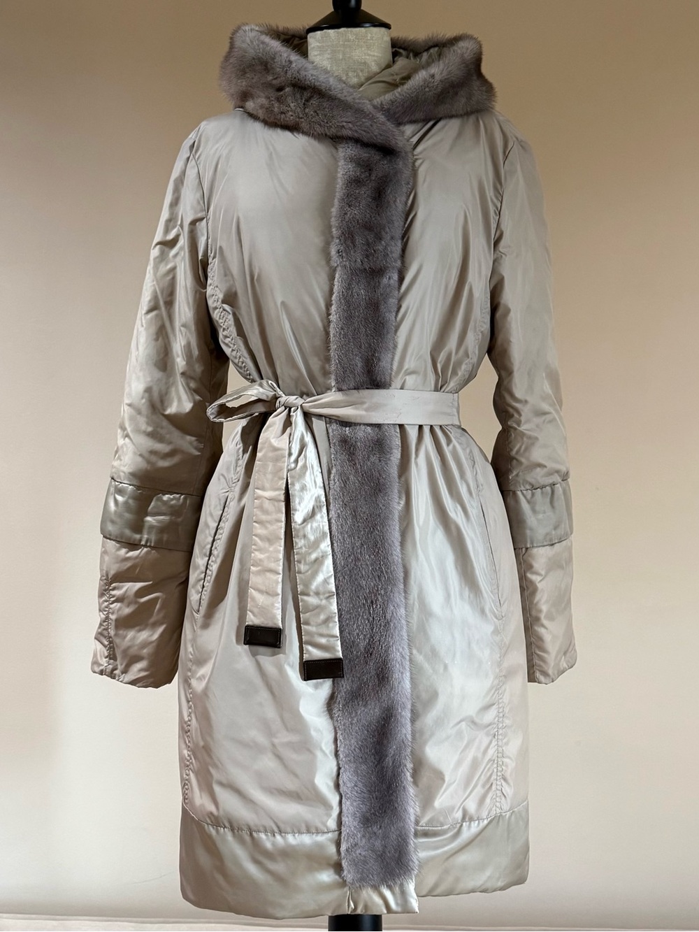“S MaxMara The Cube collection reversible down coat with a mink fur-trimmed hood